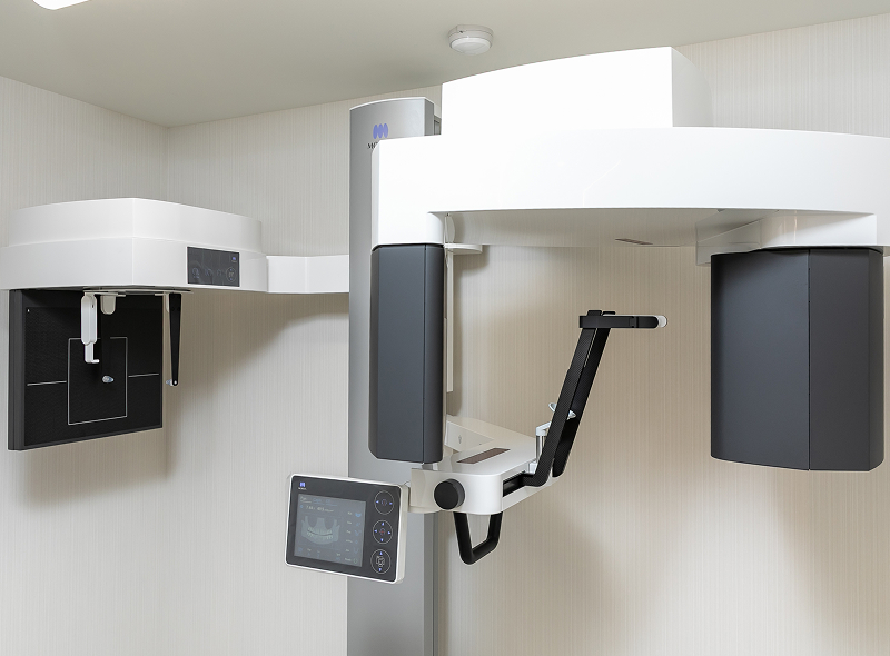 レントゲン（パノラマ、セファログラム、ＣＴ）、上下の歯並び確認用の型取り、写真（口の中、顔）